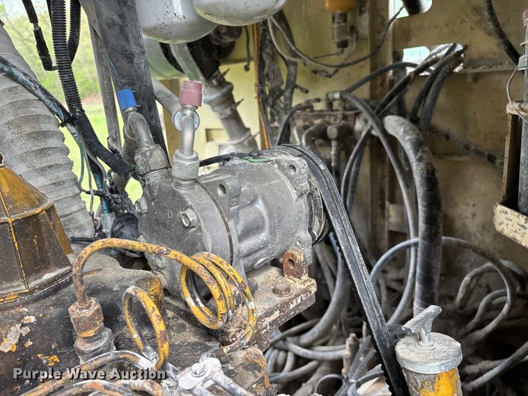 image for item EO4182 1996 Ingersoll Rand CM695D drilling rig