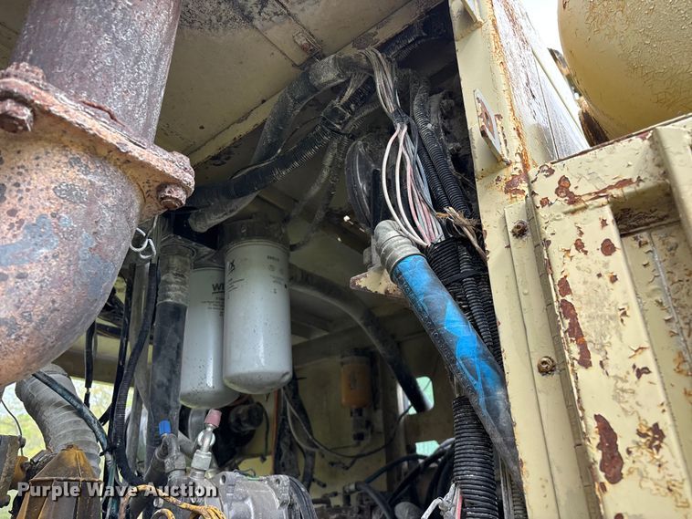 image for item EO4182 1996 Ingersoll Rand CM695D drilling rig