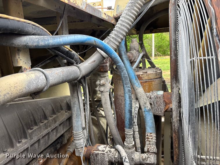 image for item EO4182 1996 Ingersoll Rand CM695D drilling rig