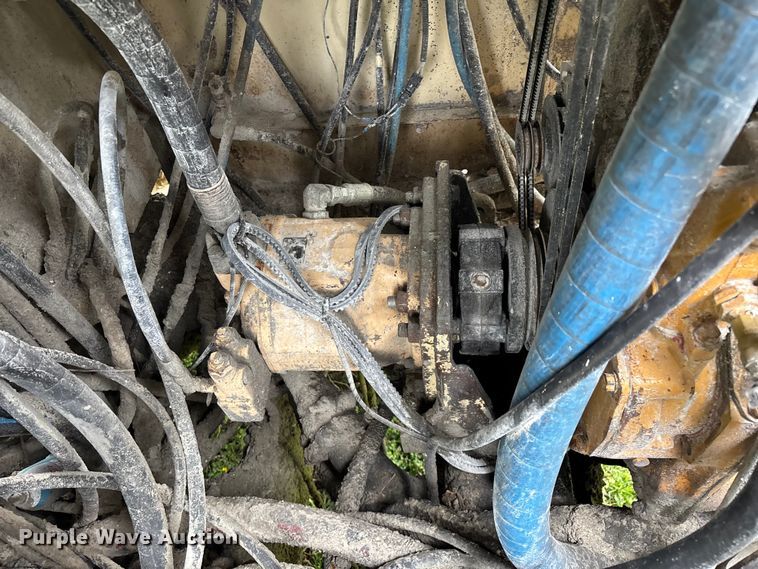 image for item EO4182 1996 Ingersoll Rand CM695D drilling rig