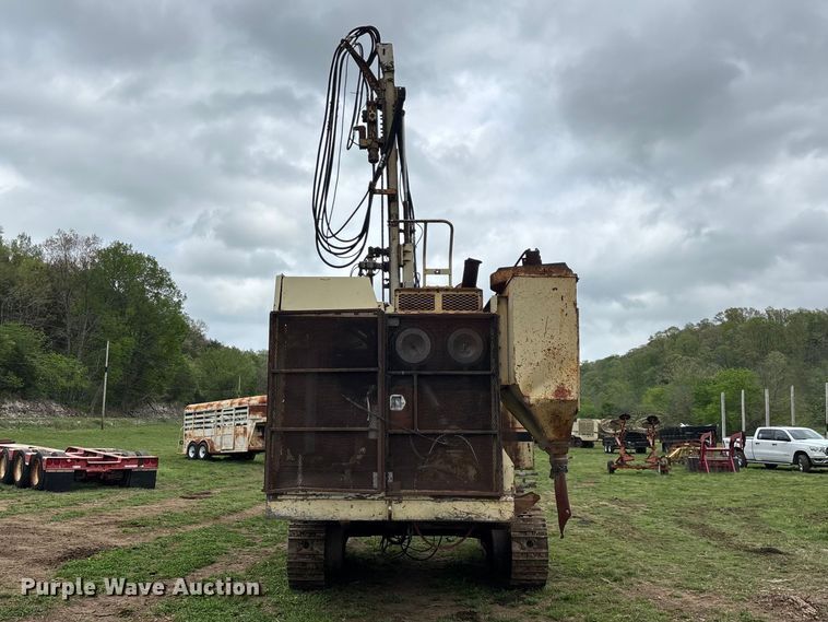 image for item EO4183 1990 Ingersoll Rand ECM690/YH100 drilling rig