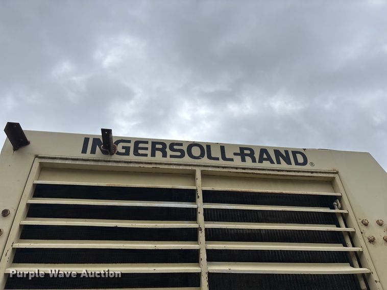 image for item EO4183 1990 Ingersoll Rand ECM690/YH100 drilling rig