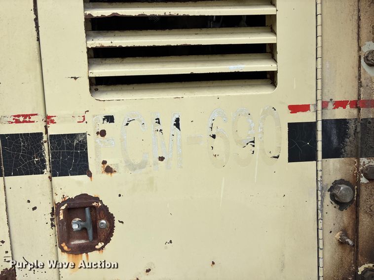 image for item EO4183 1990 Ingersoll Rand ECM690/YH100 drilling rig