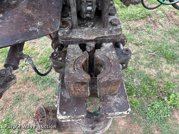 image for item EO4183 1990 Ingersoll Rand ECM690/YH100 drilling rig