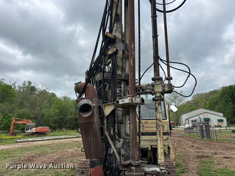 image for item EO4183 1990 Ingersoll Rand ECM690/YH100 drilling rig