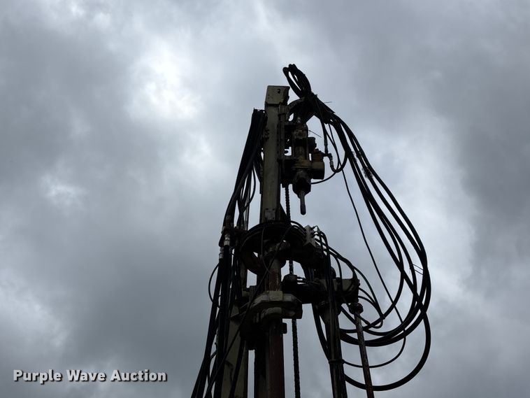 image for item EO4183 1990 Ingersoll Rand ECM690/YH100 drilling rig