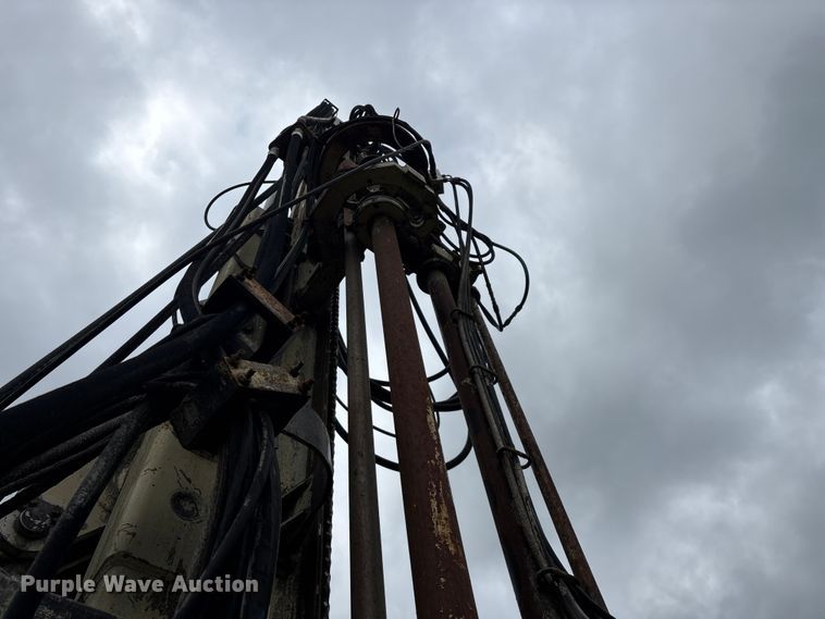 image for item EO4183 1990 Ingersoll Rand ECM690/YH100 drilling rig