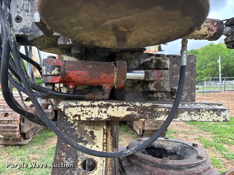 image for item EO4183 1990 Ingersoll Rand ECM690/YH100 drilling rig