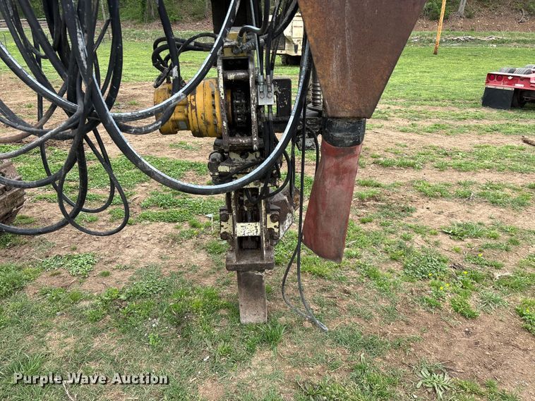 image for item EO4183 1990 Ingersoll Rand ECM690/YH100 drilling rig