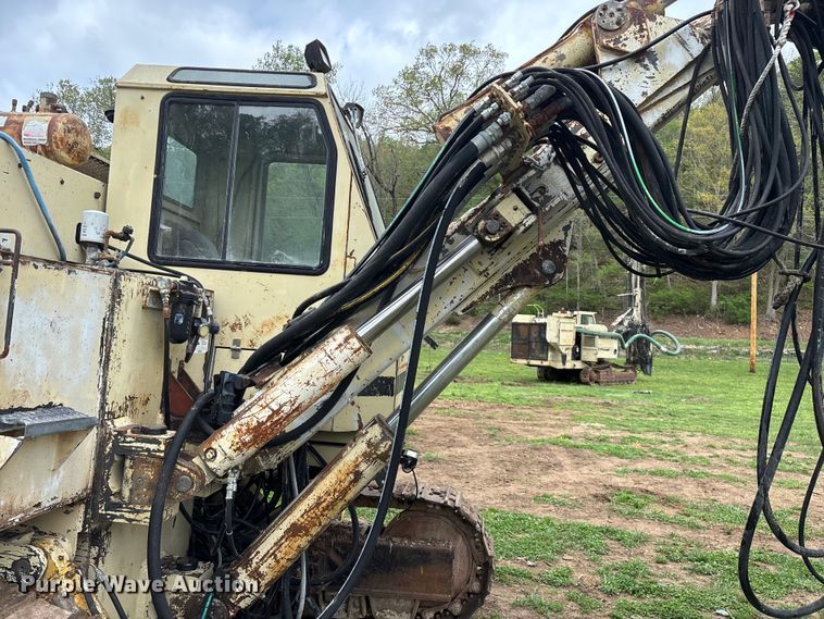 image for item EO4183 1990 Ingersoll Rand ECM690/YH100 drilling rig