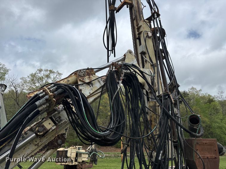 image for item EO4183 1990 Ingersoll Rand ECM690/YH100 drilling rig