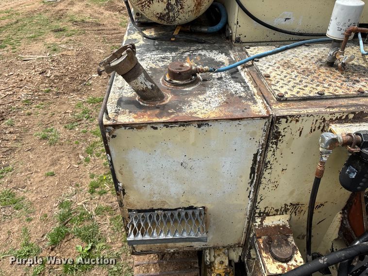 image for item EO4183 1990 Ingersoll Rand ECM690/YH100 drilling rig