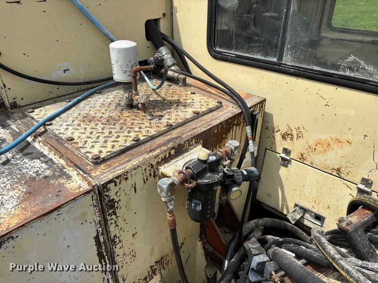 image for item EO4183 1990 Ingersoll Rand ECM690/YH100 drilling rig