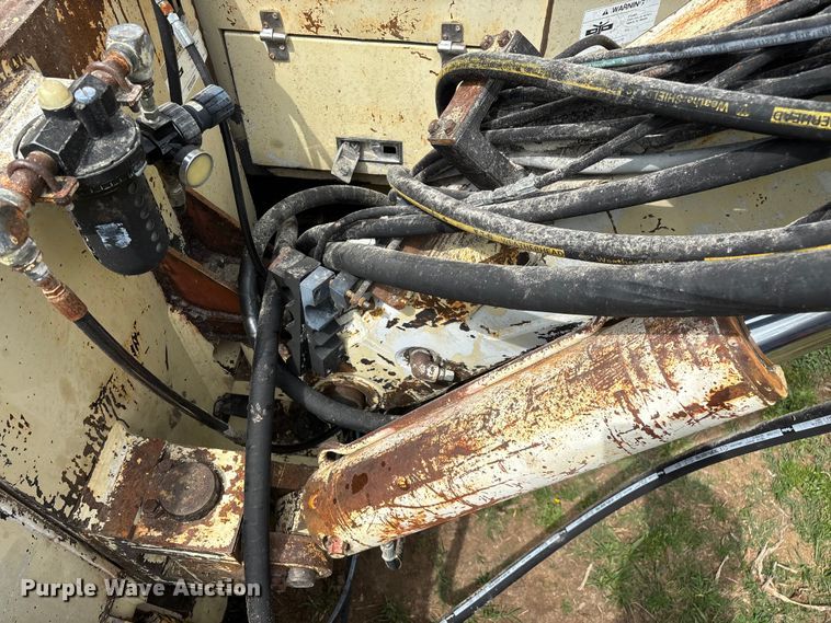 image for item EO4183 1990 Ingersoll Rand ECM690/YH100 drilling rig