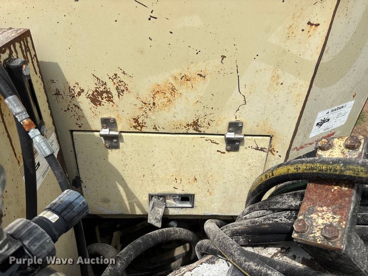 image for item EO4183 1990 Ingersoll Rand ECM690/YH100 drilling rig