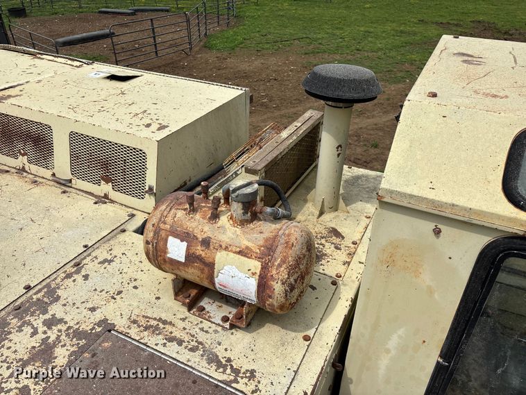 image for item EO4183 1990 Ingersoll Rand ECM690/YH100 drilling rig