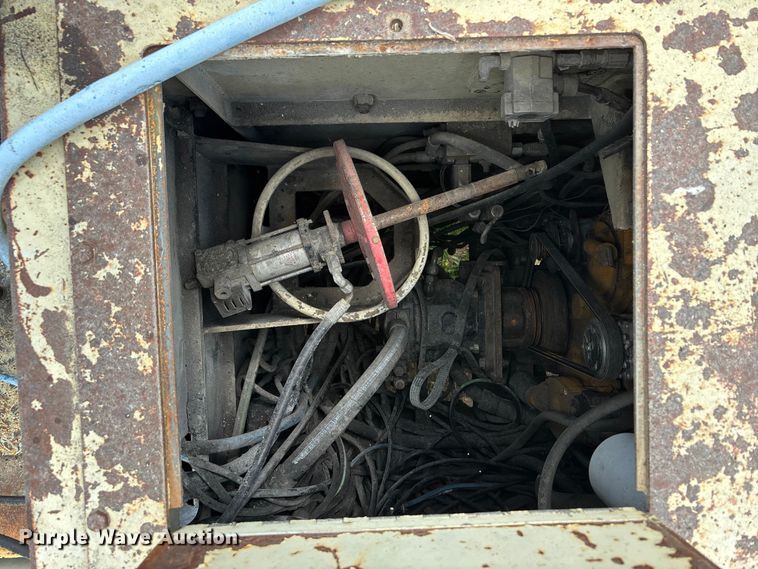 image for item EO4183 1990 Ingersoll Rand ECM690/YH100 drilling rig