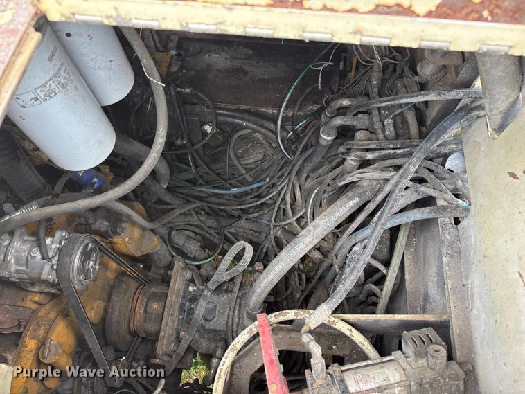 image for item EO4183 1990 Ingersoll Rand ECM690/YH100 drilling rig