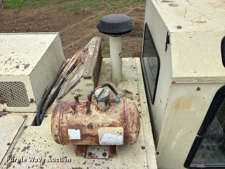 image for item EO4183 1990 Ingersoll Rand ECM690/YH100 drilling rig