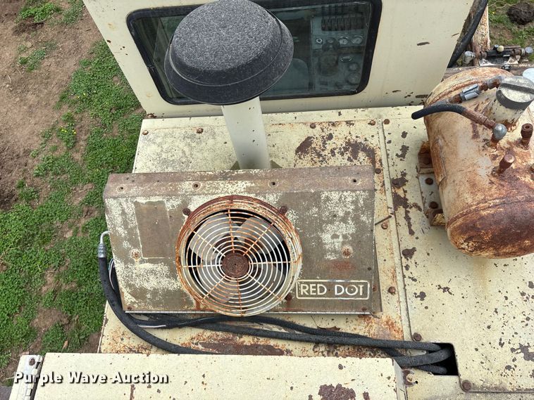 image for item EO4183 1990 Ingersoll Rand ECM690/YH100 drilling rig