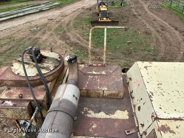 image for item EO4183 1990 Ingersoll Rand ECM690/YH100 drilling rig