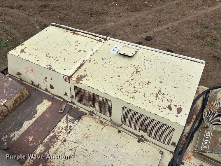 image for item EO4183 1990 Ingersoll Rand ECM690/YH100 drilling rig