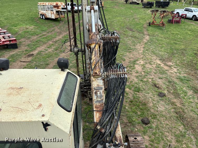 image for item EO4183 1990 Ingersoll Rand ECM690/YH100 drilling rig