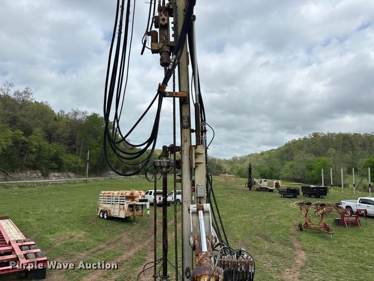 image for item EO4183 1990 Ingersoll Rand ECM690/YH100 drilling rig