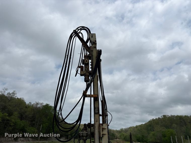 image for item EO4183 1990 Ingersoll Rand ECM690/YH100 drilling rig