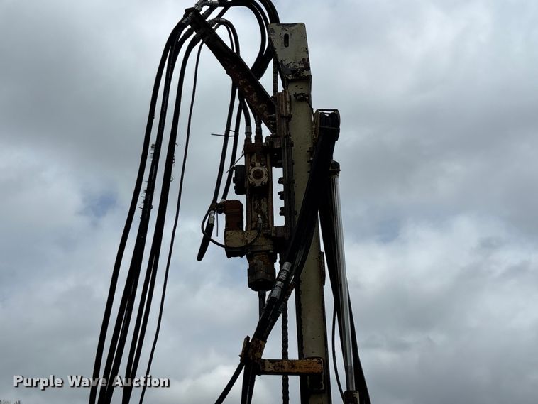 image for item EO4183 1990 Ingersoll Rand ECM690/YH100 drilling rig