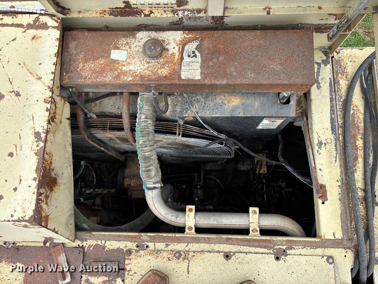 image for item EO4183 1990 Ingersoll Rand ECM690/YH100 drilling rig