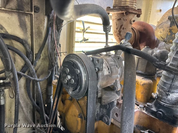 image for item EO4183 1990 Ingersoll Rand ECM690/YH100 drilling rig