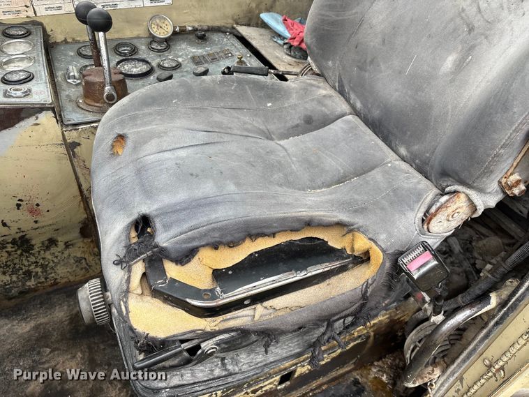 image for item EO4183 1990 Ingersoll Rand ECM690/YH100 drilling rig