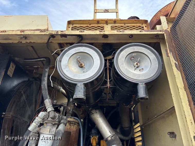 image for item EO4183 1990 Ingersoll Rand ECM690/YH100 drilling rig