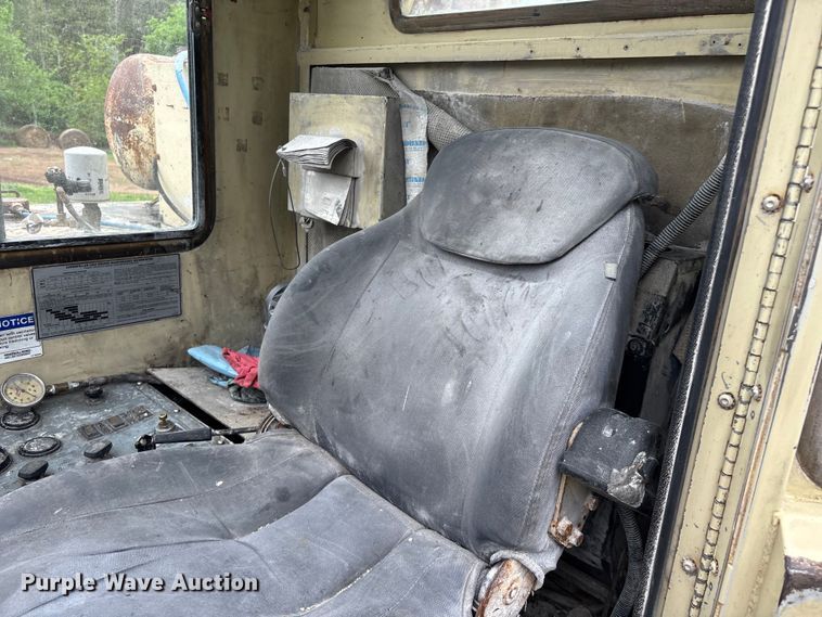 image for item EO4183 1990 Ingersoll Rand ECM690/YH100 drilling rig