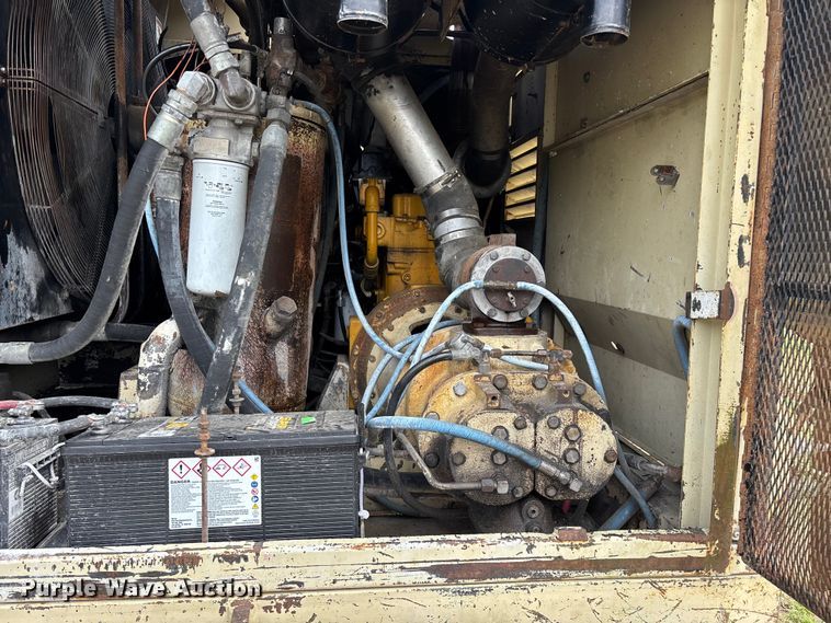 image for item EO4183 1990 Ingersoll Rand ECM690/YH100 drilling rig