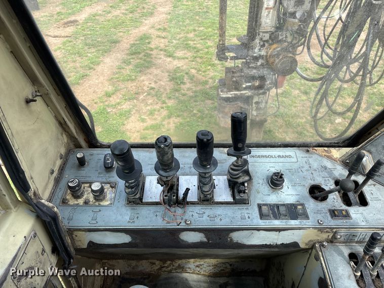 image for item EO4183 1990 Ingersoll Rand ECM690/YH100 drilling rig