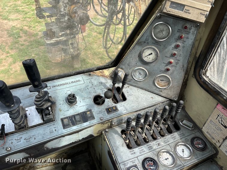 image for item EO4183 1990 Ingersoll Rand ECM690/YH100 drilling rig