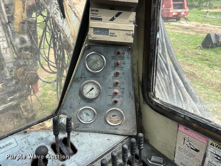 image for item EO4183 1990 Ingersoll Rand ECM690/YH100 drilling rig