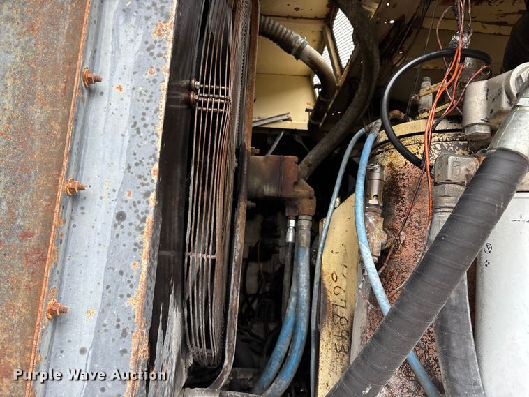 image for item EO4183 1990 Ingersoll Rand ECM690/YH100 drilling rig