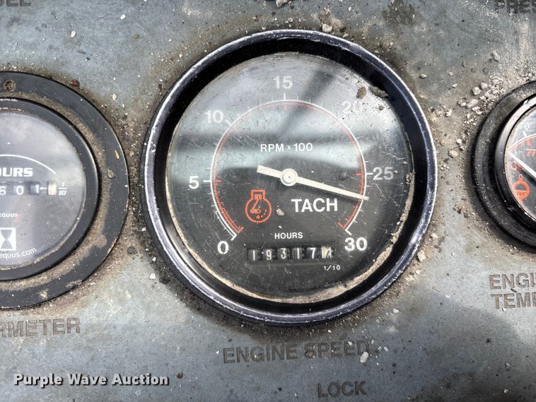 image for item EO4183 1990 Ingersoll Rand ECM690/YH100 drilling rig