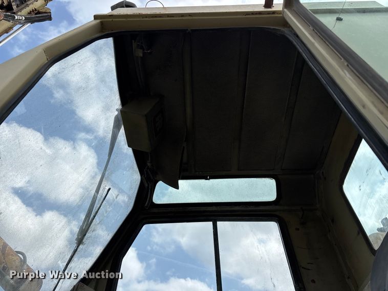 image for item EO4183 1990 Ingersoll Rand ECM690/YH100 drilling rig