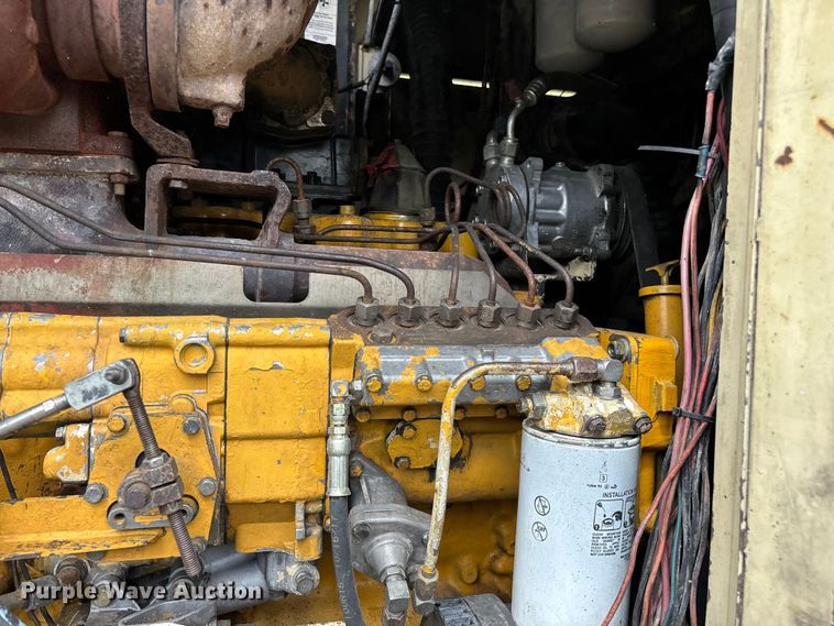 image for item EO4183 1990 Ingersoll Rand ECM690/YH100 drilling rig