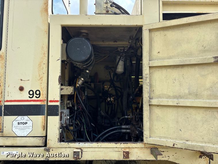 image for item EO4183 1990 Ingersoll Rand ECM690/YH100 drilling rig