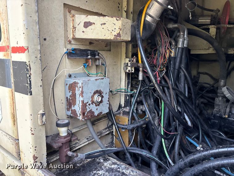 image for item EO4183 1990 Ingersoll Rand ECM690/YH100 drilling rig