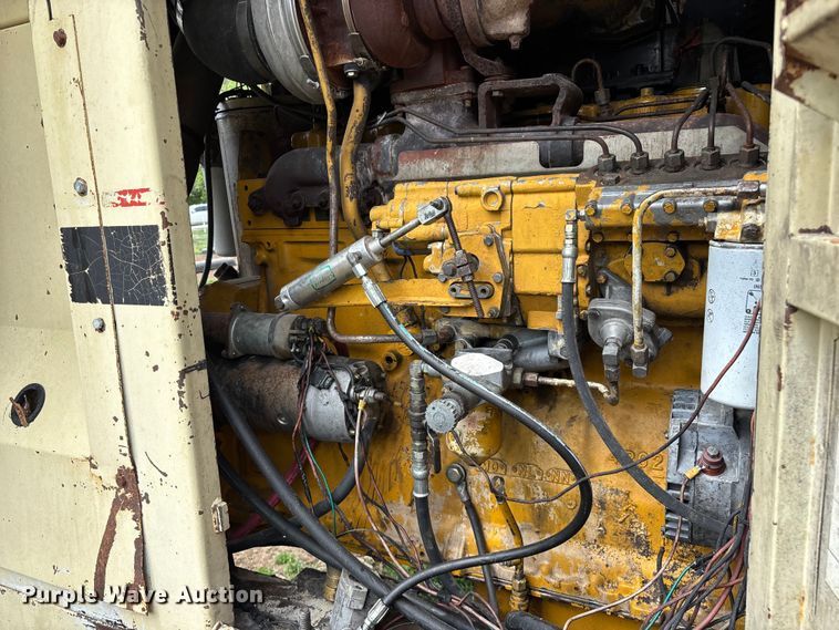 image for item EO4183 1990 Ingersoll Rand ECM690/YH100 drilling rig