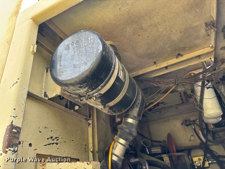 image for item EO4183 1990 Ingersoll Rand ECM690/YH100 drilling rig