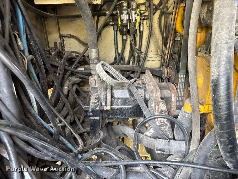 image for item EO4183 1990 Ingersoll Rand ECM690/YH100 drilling rig