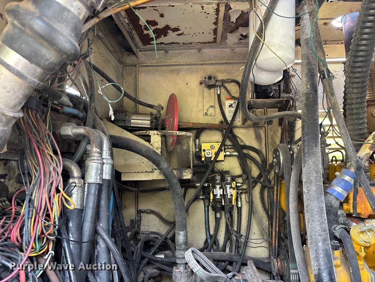 image for item EO4183 1990 Ingersoll Rand ECM690/YH100 drilling rig