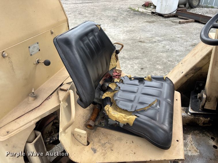 image for item EO4205 1981 Case M4K forklift